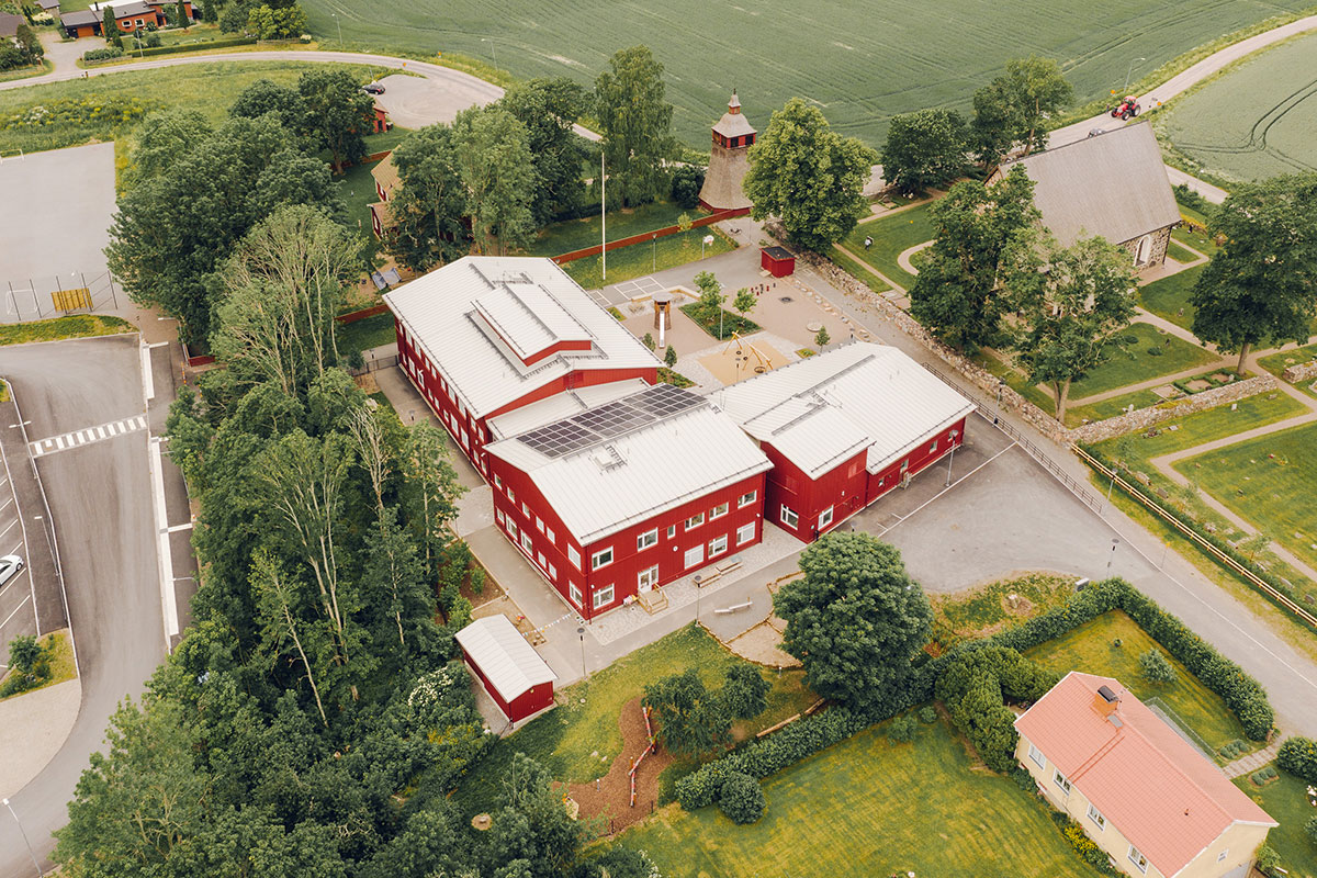 Flygbild över Jumkil skola och förskola.